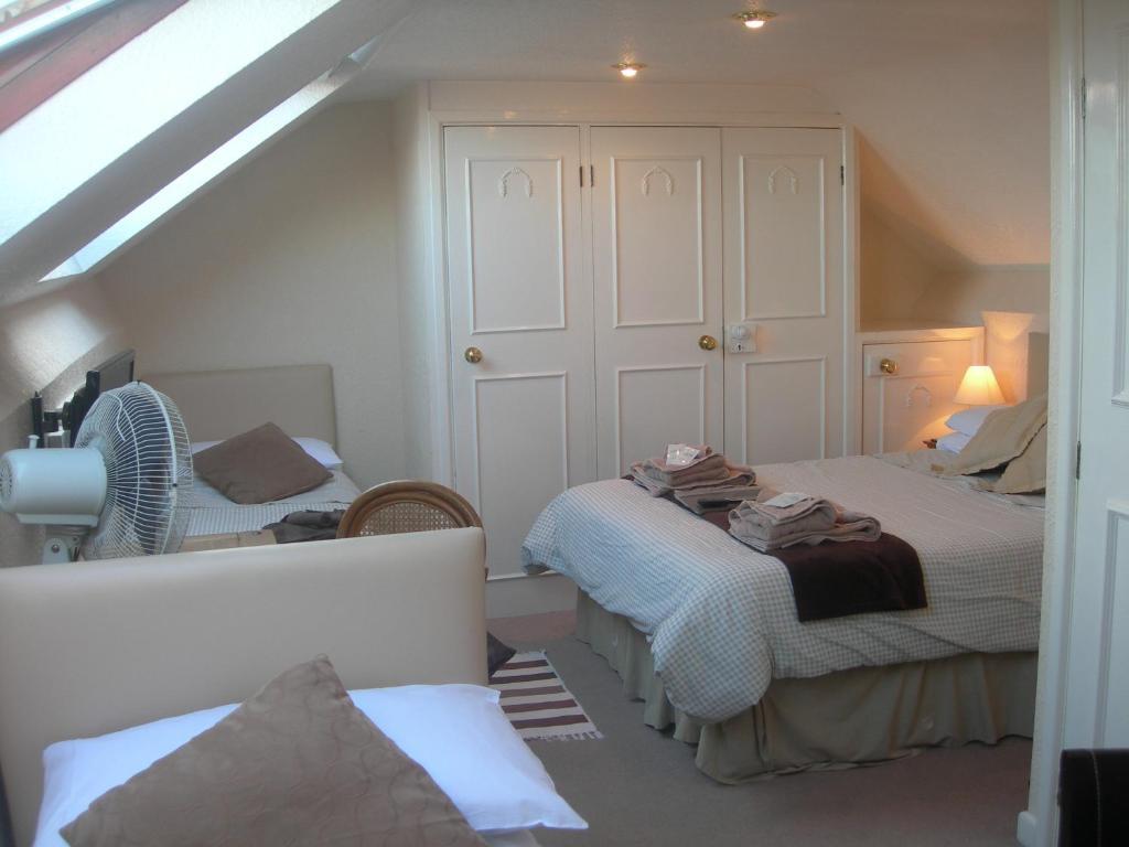 The Lodge Swindon Habitación foto